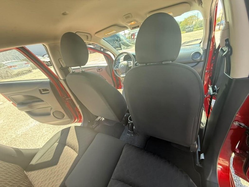 Mitsubishi Mirage Vehicle Full-screen Gallery Image 16