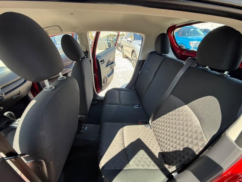 Mitsubishi Mirage Vehicle Full-screen Gallery Image 23