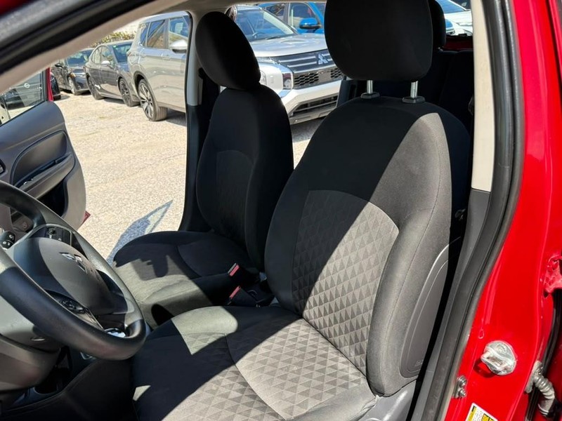 Mitsubishi Mirage Vehicle Full-screen Gallery Image 24