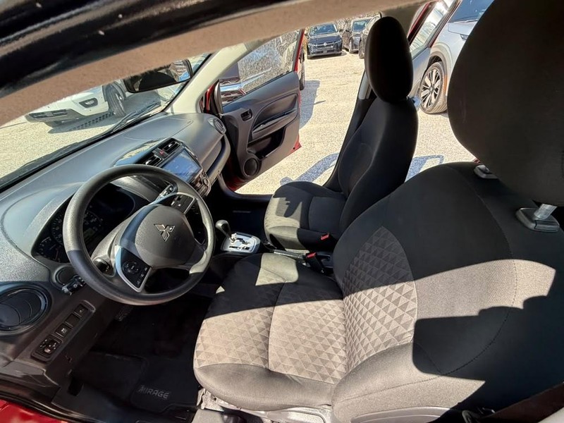 Mitsubishi Mirage Vehicle Full-screen Gallery Image 26