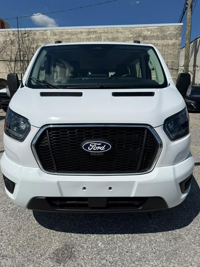 Ford Transit Passenger Wagon Vehicle Full-screen Gallery Image 4