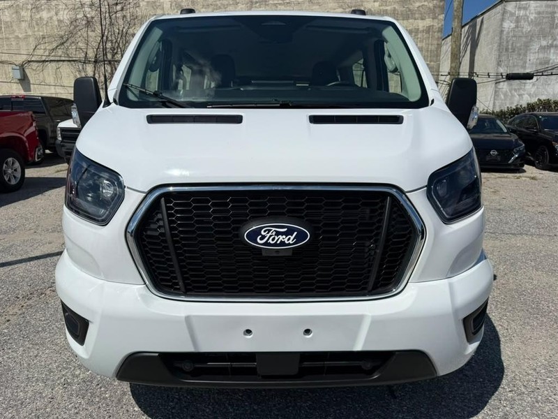 Ford Transit Passenger Wagon Vehicle Full-screen Gallery Image 2