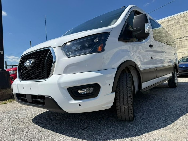 Ford Transit Passenger Wagon Vehicle Full-screen Gallery Image 3