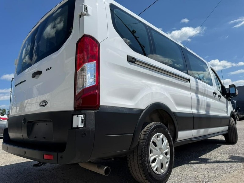 Ford Transit Passenger Wagon Vehicle Full-screen Gallery Image 7
