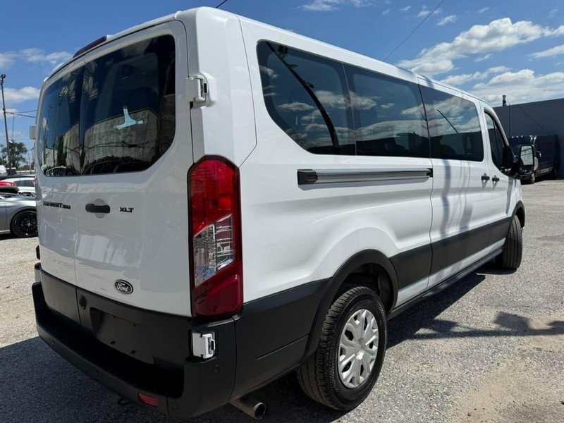 Ford Transit Passenger Wagon Vehicle Full-screen Gallery Image 8