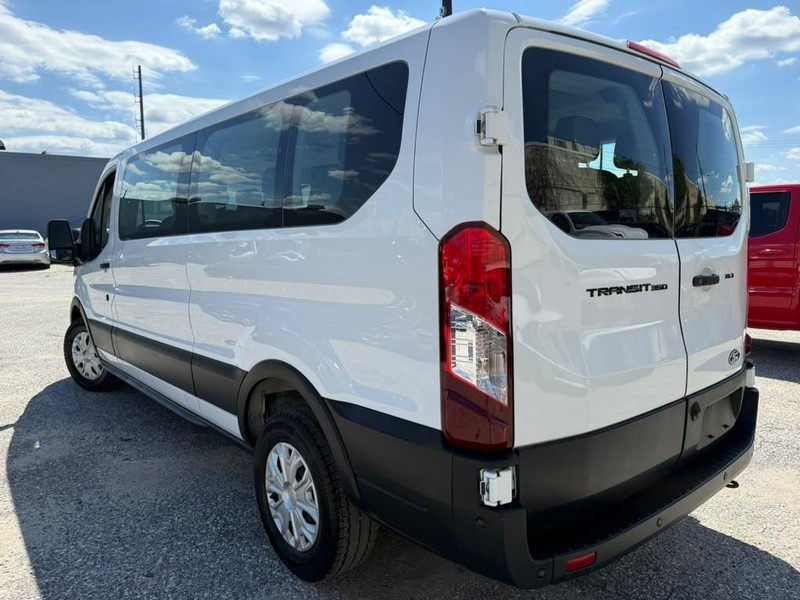 Ford Transit Passenger Wagon Vehicle Full-screen Gallery Image 9