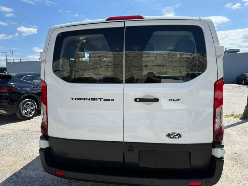 Ford Transit Passenger Wagon Vehicle Full-screen Gallery Image 10