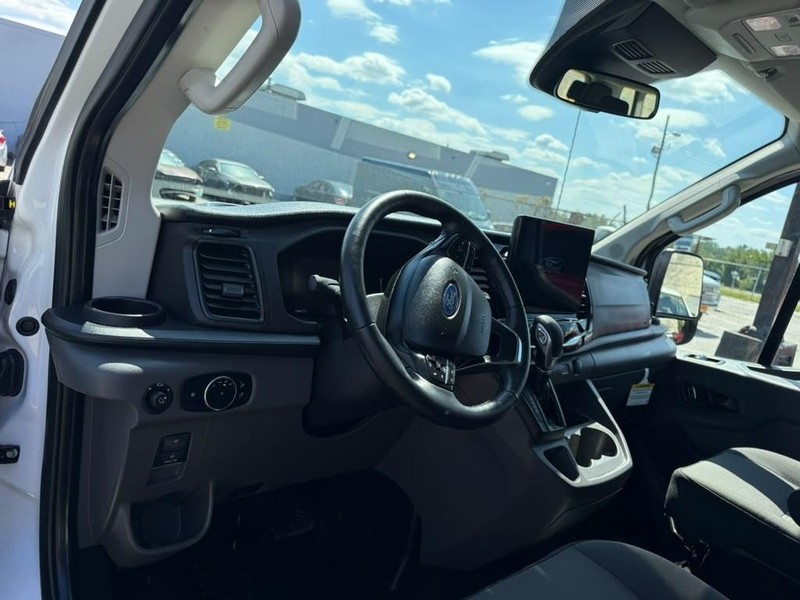 Ford Transit Passenger Wagon Vehicle Full-screen Gallery Image 11