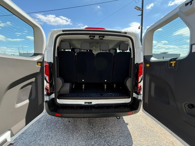 Ford Transit Passenger Wagon Vehicle Full-screen Gallery Image 13