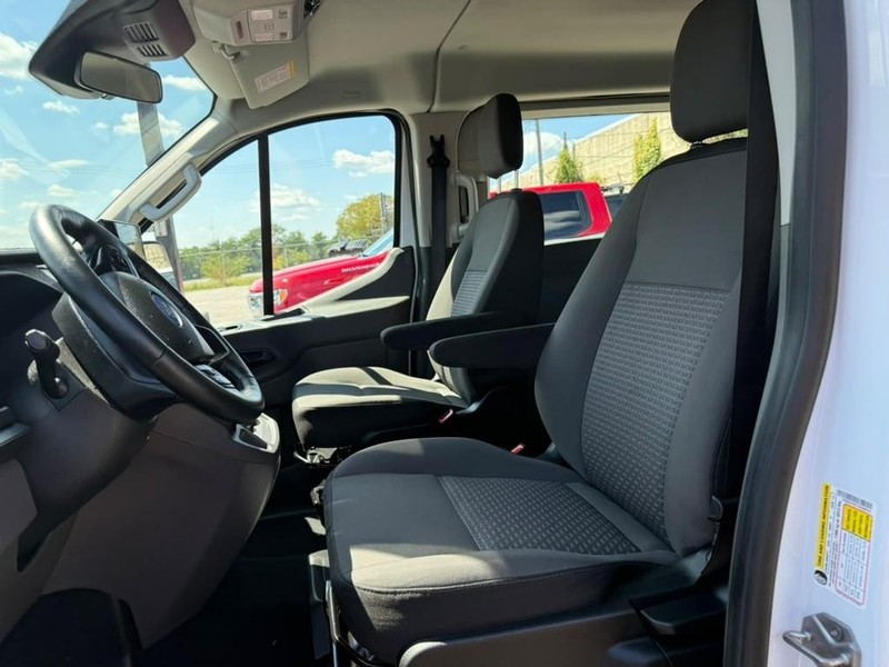 Ford Transit Passenger Wagon Vehicle Full-screen Gallery Image 14