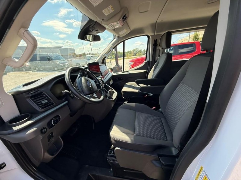 Ford Transit Passenger Wagon Vehicle Full-screen Gallery Image 15