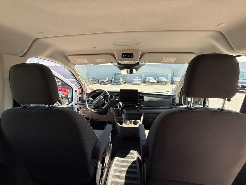 Ford Transit Passenger Wagon Vehicle Full-screen Gallery Image 18