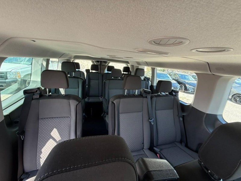 Ford Transit Passenger Wagon Vehicle Full-screen Gallery Image 19
