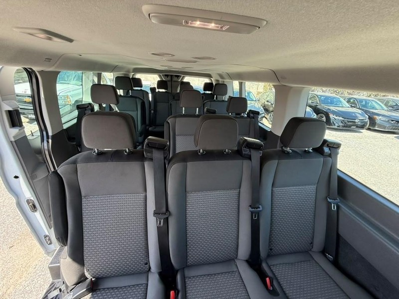 Ford Transit Passenger Wagon Vehicle Full-screen Gallery Image 20
