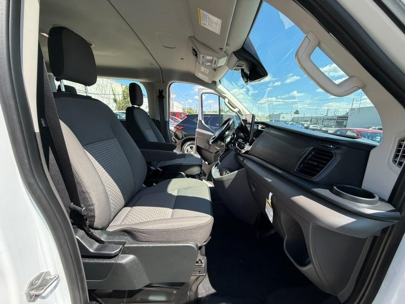 Ford Transit Passenger Wagon Vehicle Full-screen Gallery Image 21