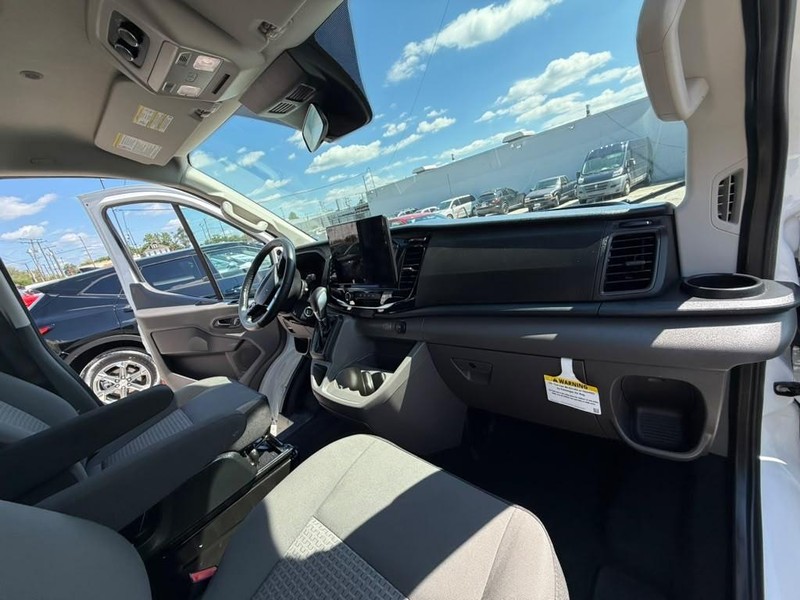 Ford Transit Passenger Wagon Vehicle Full-screen Gallery Image 22
