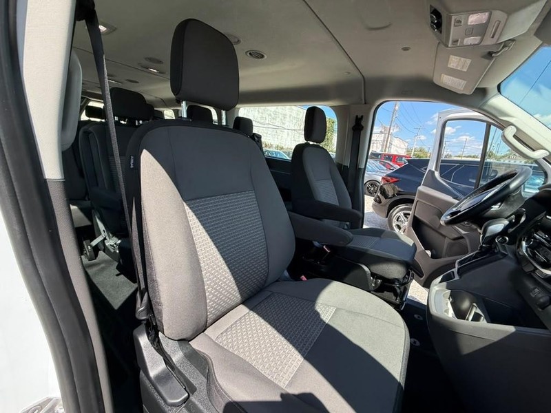 Ford Transit Passenger Wagon Vehicle Full-screen Gallery Image 24