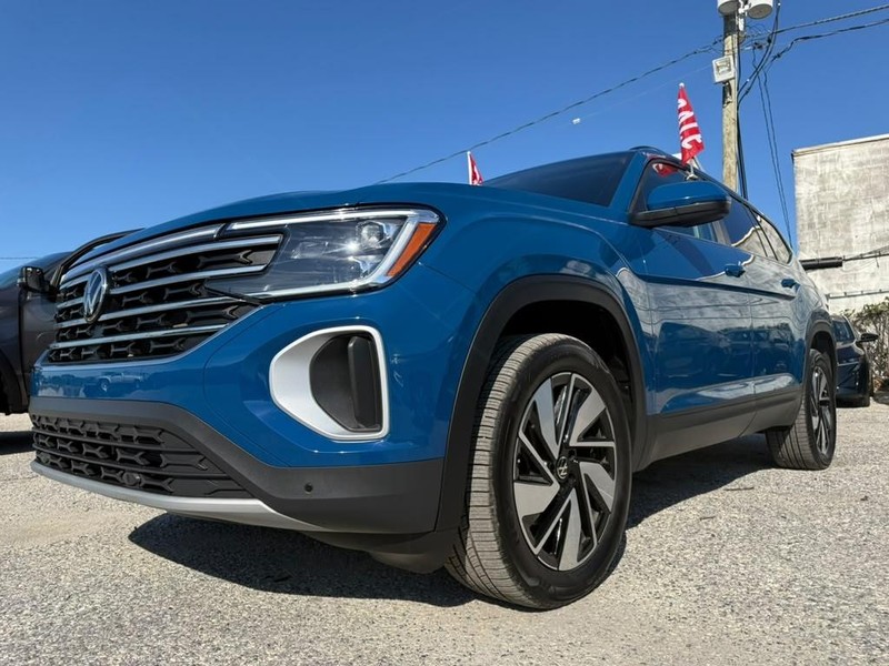 Volkswagen Atlas Vehicle Full-screen Gallery Image 2
