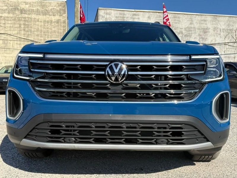 Volkswagen Atlas Vehicle Full-screen Gallery Image 4