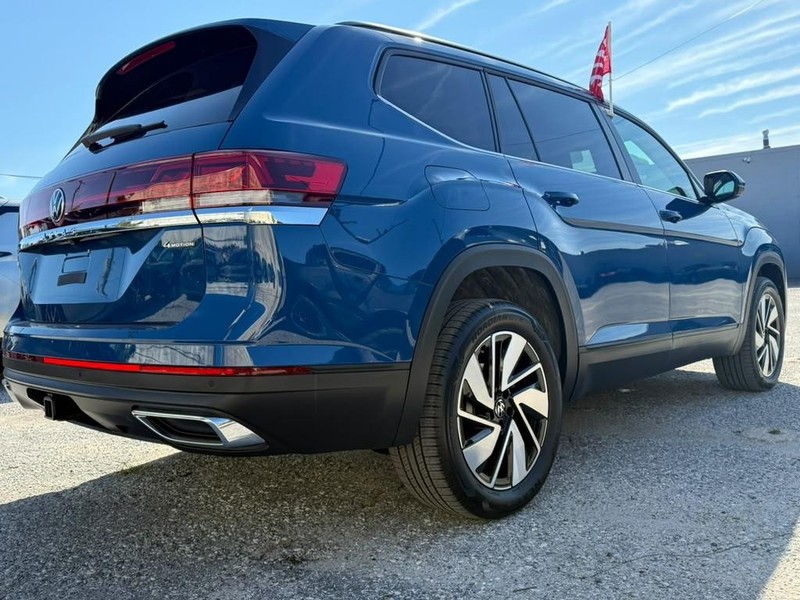 Volkswagen Atlas Vehicle Full-screen Gallery Image 8