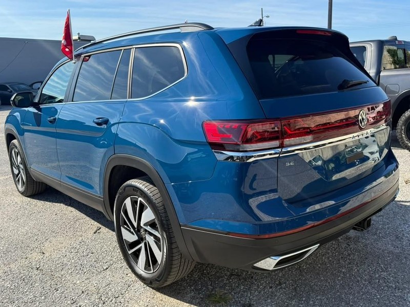 Volkswagen Atlas Vehicle Full-screen Gallery Image 10