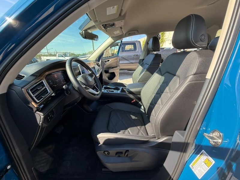 Volkswagen Atlas Vehicle Full-screen Gallery Image 15