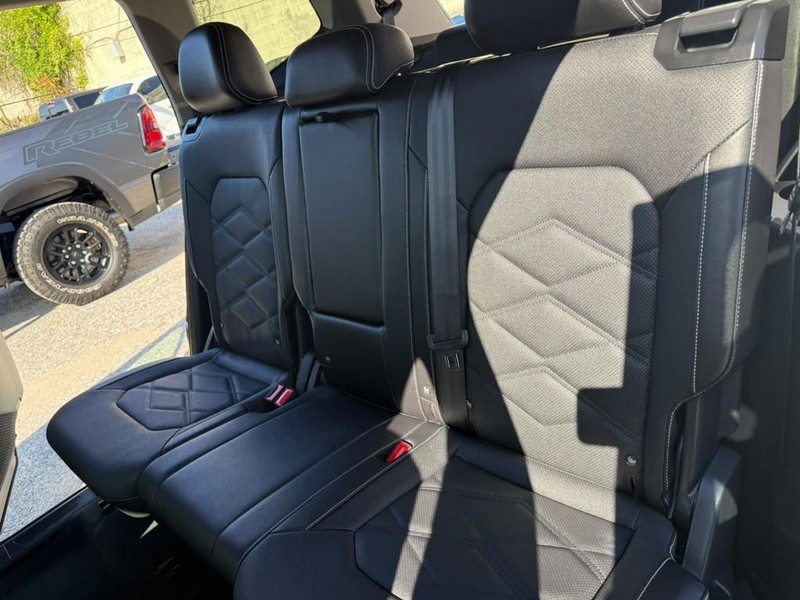 Volkswagen Atlas Vehicle Full-screen Gallery Image 19