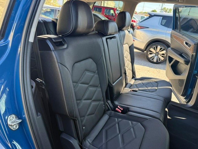 Volkswagen Atlas Vehicle Full-screen Gallery Image 23