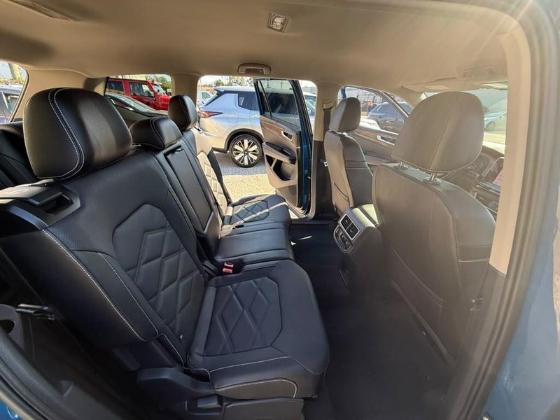 Volkswagen Atlas Vehicle Full-screen Gallery Image 24