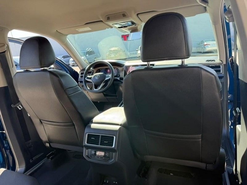 Volkswagen Atlas Vehicle Full-screen Gallery Image 25