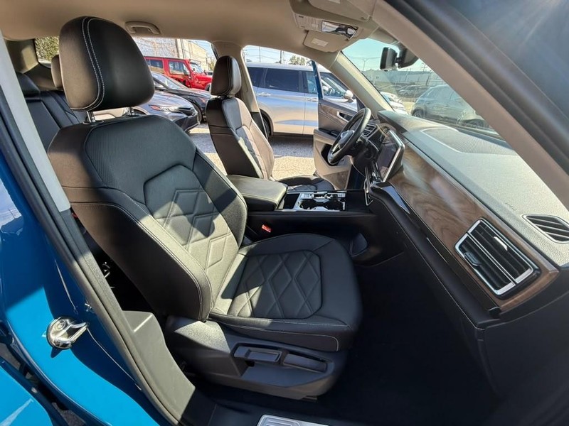 Volkswagen Atlas Vehicle Full-screen Gallery Image 26