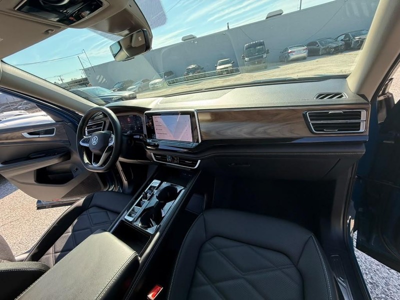 Volkswagen Atlas Vehicle Full-screen Gallery Image 29