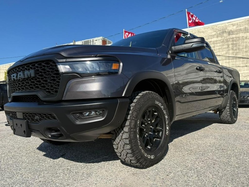 Ram 1500 Vehicle Full-screen Gallery Image 2