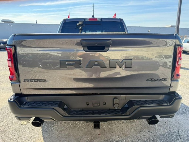Ram 1500 Vehicle Full-screen Gallery Image 8