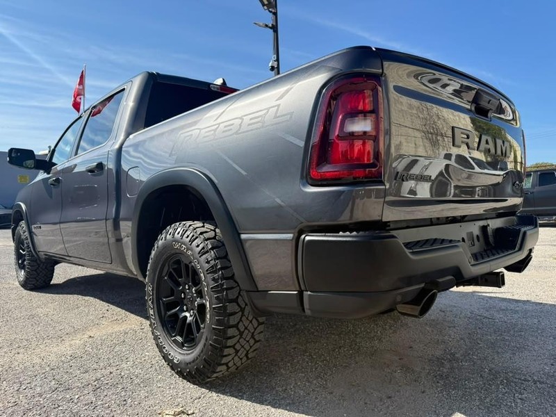 Ram 1500 Vehicle Full-screen Gallery Image 13