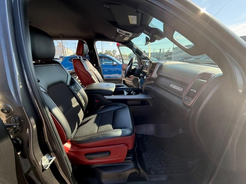 Ram 1500 Vehicle Full-screen Gallery Image 14