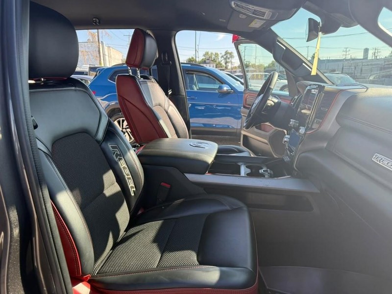 Ram 1500 Vehicle Full-screen Gallery Image 15