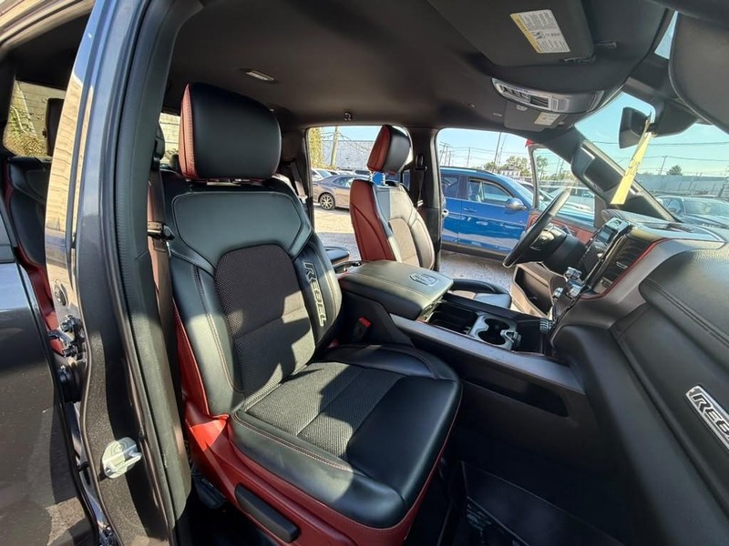 Ram 1500 Vehicle Full-screen Gallery Image 16