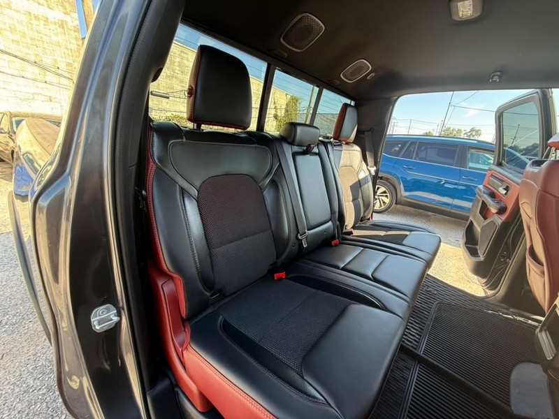Ram 1500 Vehicle Full-screen Gallery Image 19