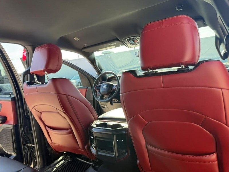 Ram 1500 Vehicle Full-screen Gallery Image 21