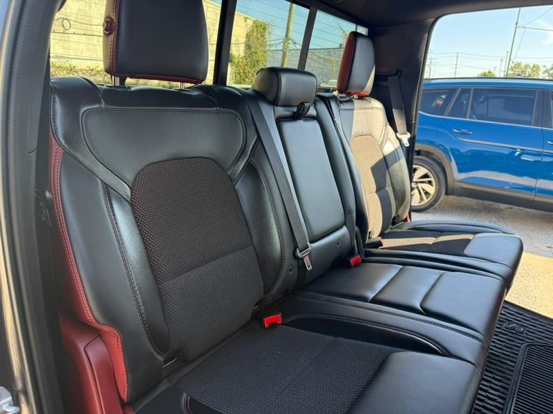 Ram 1500 Vehicle Full-screen Gallery Image 22