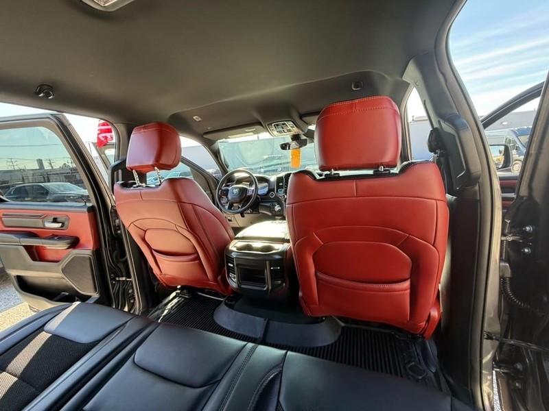 Ram 1500 Vehicle Full-screen Gallery Image 23