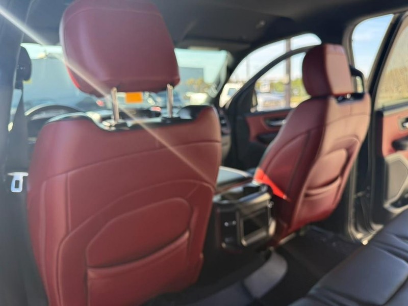 Ram 1500 Vehicle Full-screen Gallery Image 24