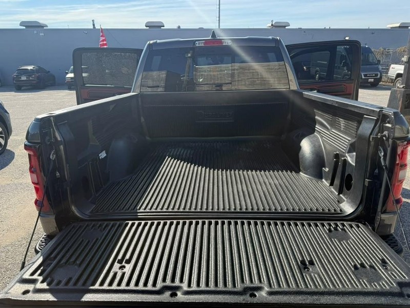 Ram 1500 Vehicle Full-screen Gallery Image 25