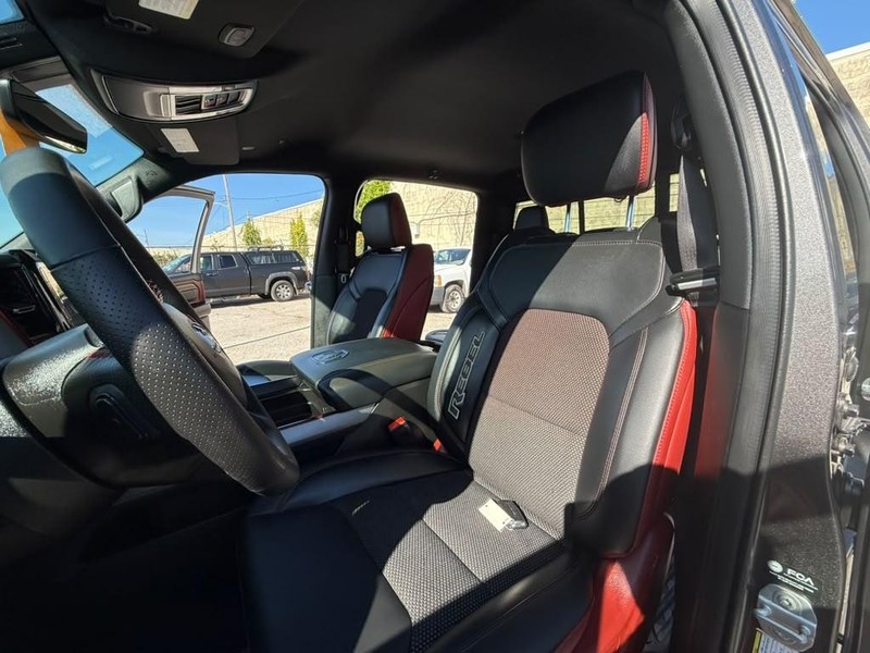 Ram 1500 Vehicle Full-screen Gallery Image 28