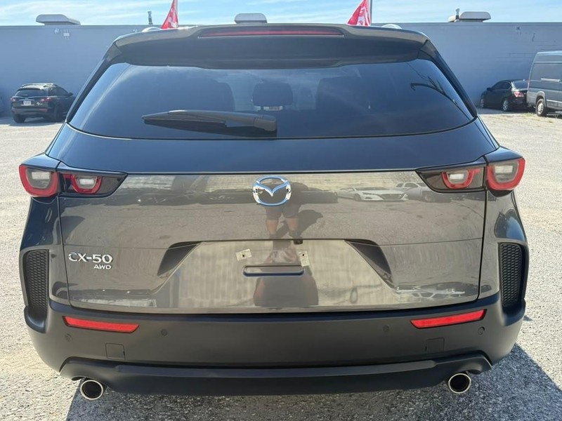 Mazda CX-5 Vehicle Full-screen Gallery Image 8