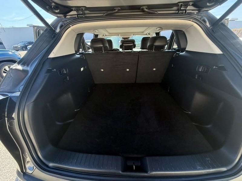 Mazda CX-5 Vehicle Full-screen Gallery Image 16