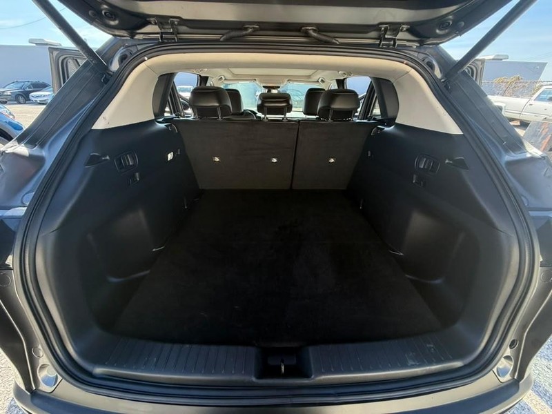 Mazda CX-5 Vehicle Full-screen Gallery Image 17
