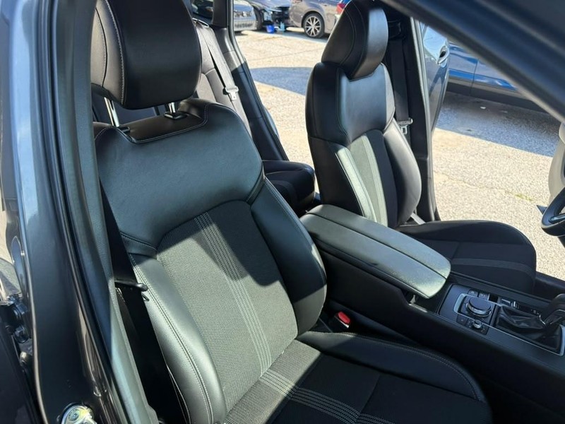 Mazda CX-5 Vehicle Full-screen Gallery Image 22