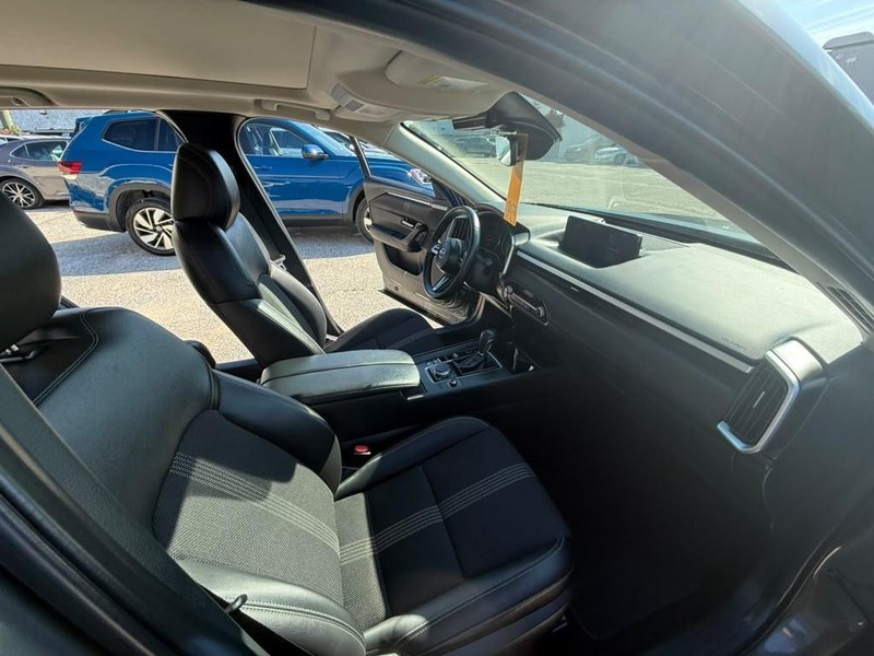 Mazda CX-5 Vehicle Full-screen Gallery Image 23